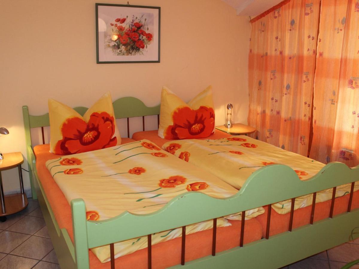 Comfy Apartment In Weissig With Garden Habitación foto